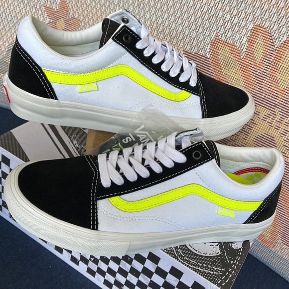 Vans WMNS Skate Old Skool
Neon True White/Yellow
VN0A5FCB6M5 sneakers - Picture 11 of 16